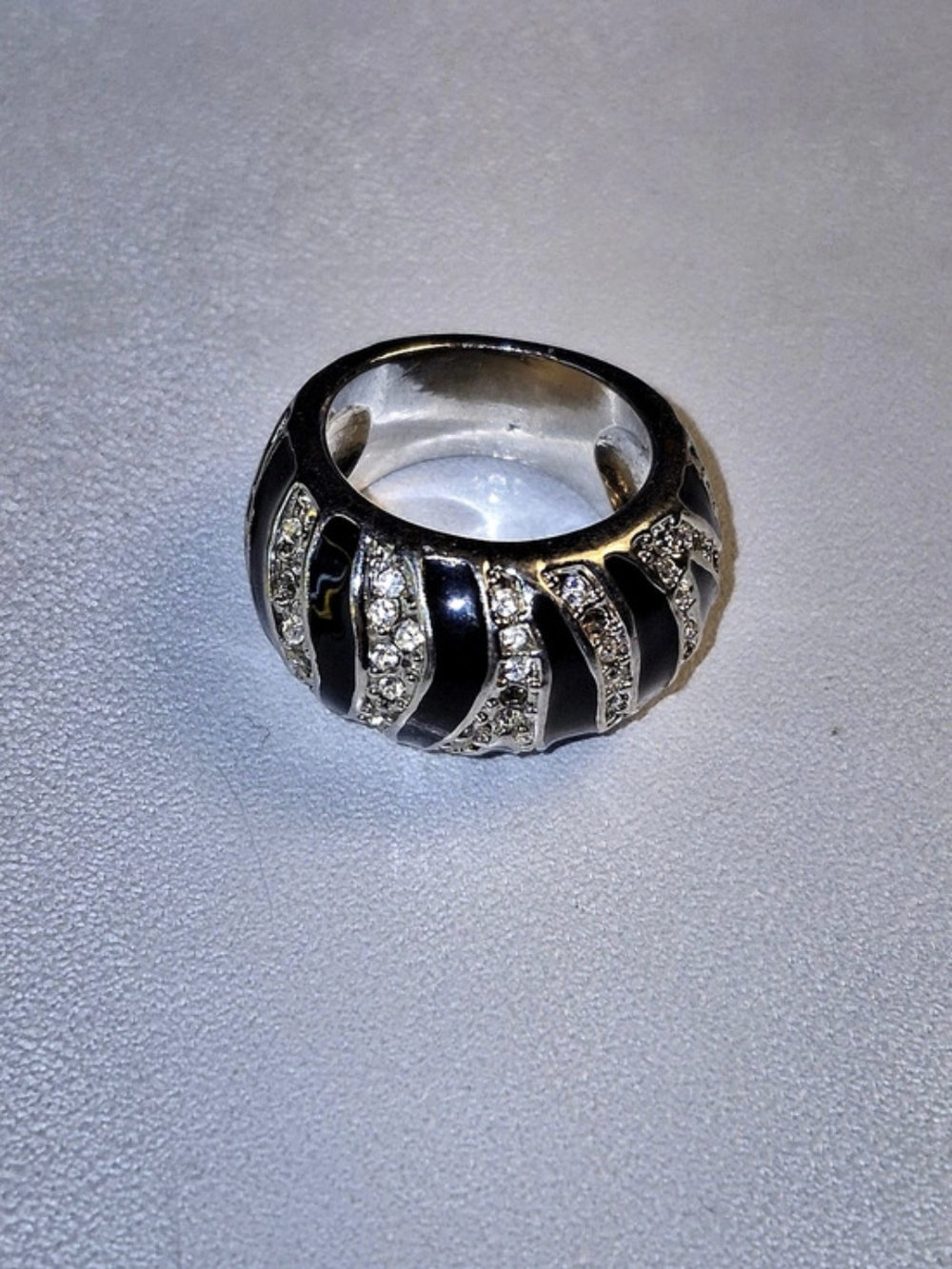 Vintage Zebra Stripe Enamel Dome Ring Rhinestone Pave Size 7 CD Maker Mark